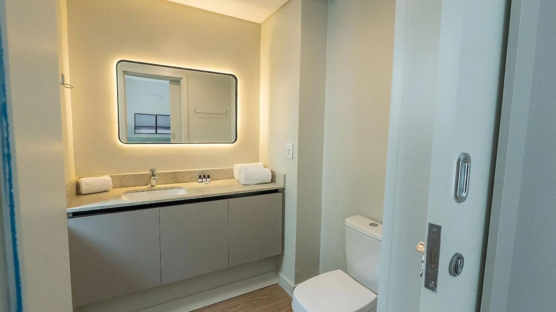 Apartament The Bridge By Xtay - Estudio Completo Com Wi-Fi Rapido, Piscina, Academia E Estacionamento Florianópolis