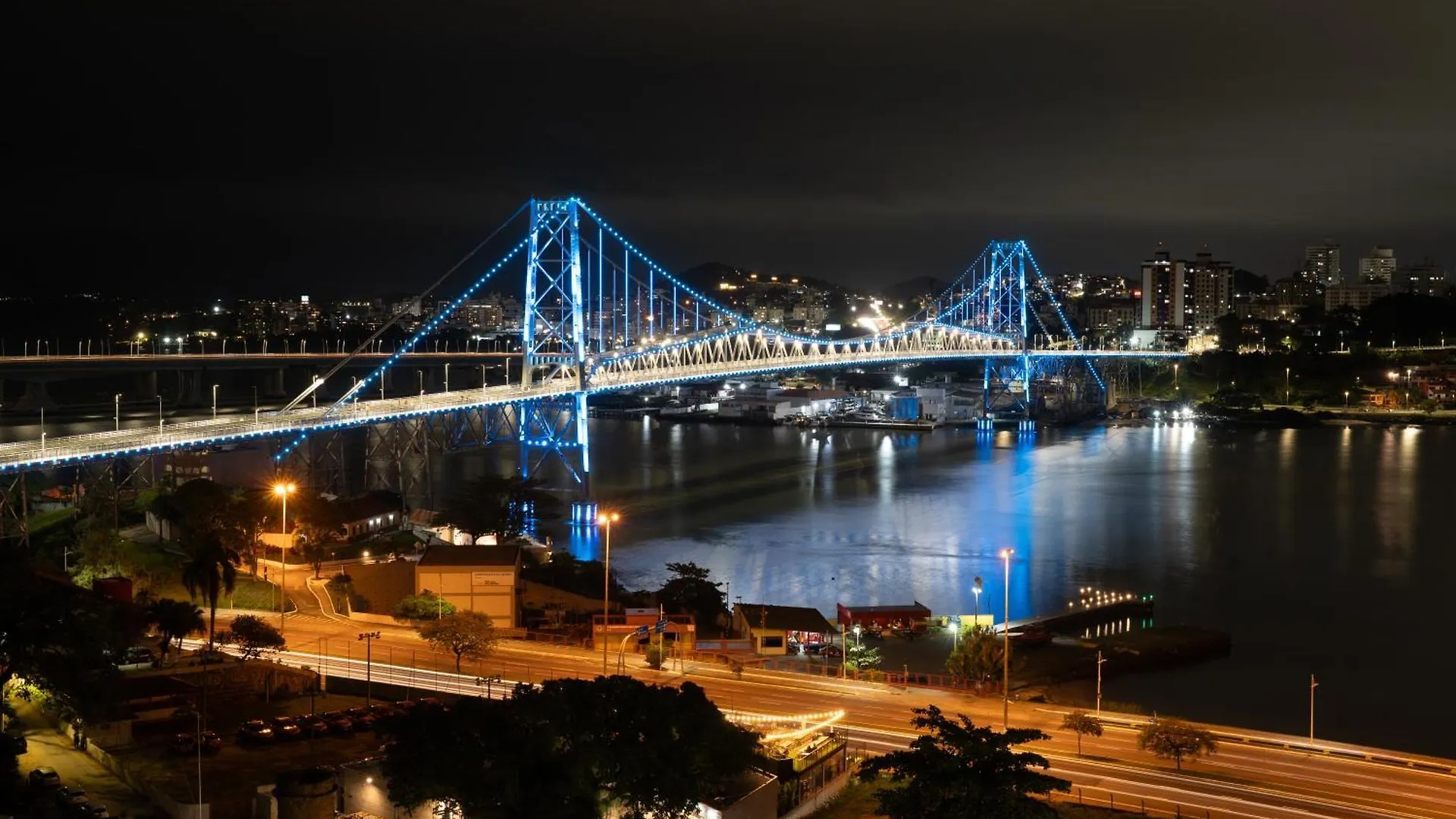 Apartament The Bridge By Xtay - Estudio Completo Com Wi-Fi Rapido, Piscina, Academia E Estacionamento Florianópolis