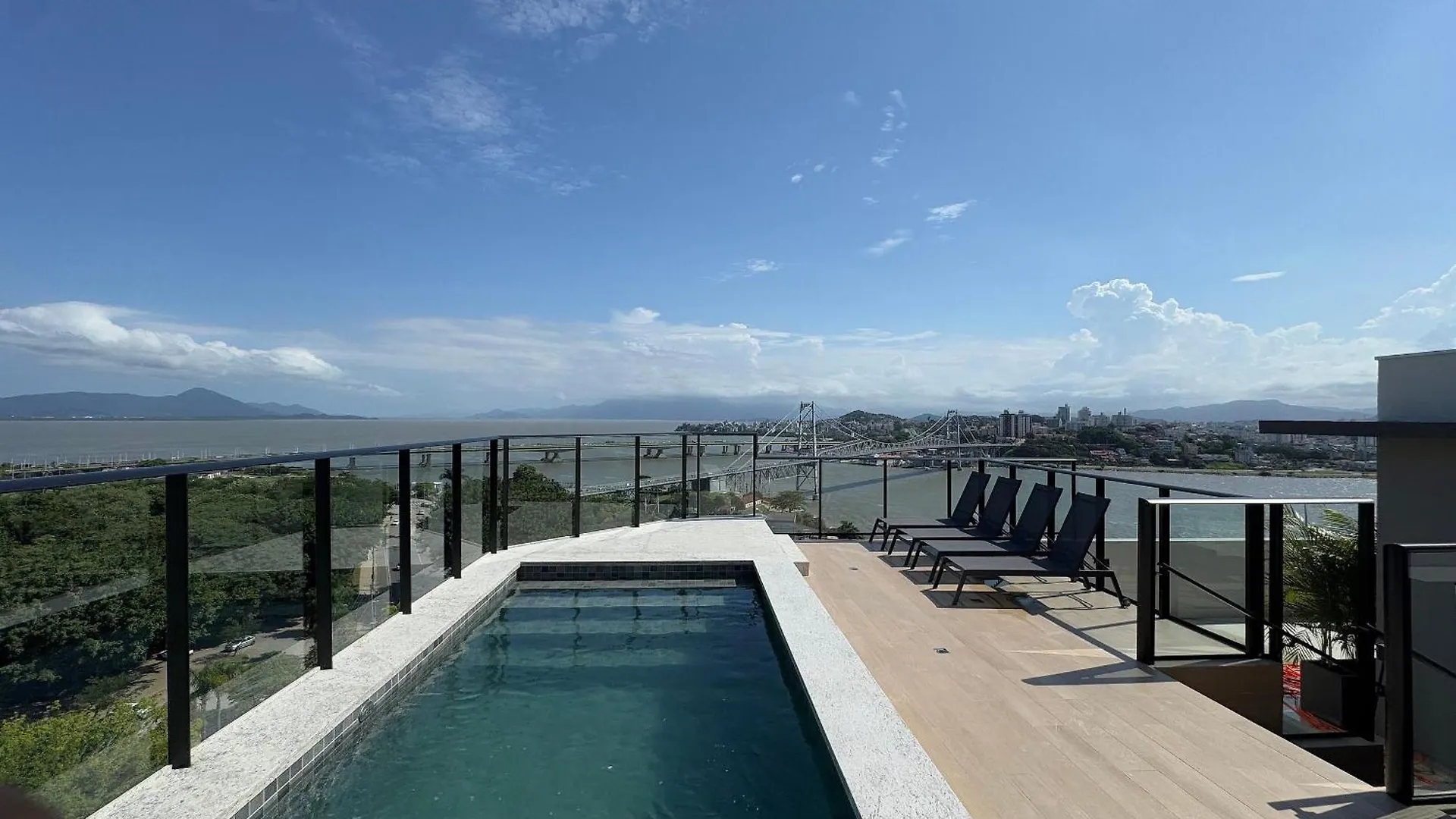 Xtay The Bridge Florianopolis Apartment