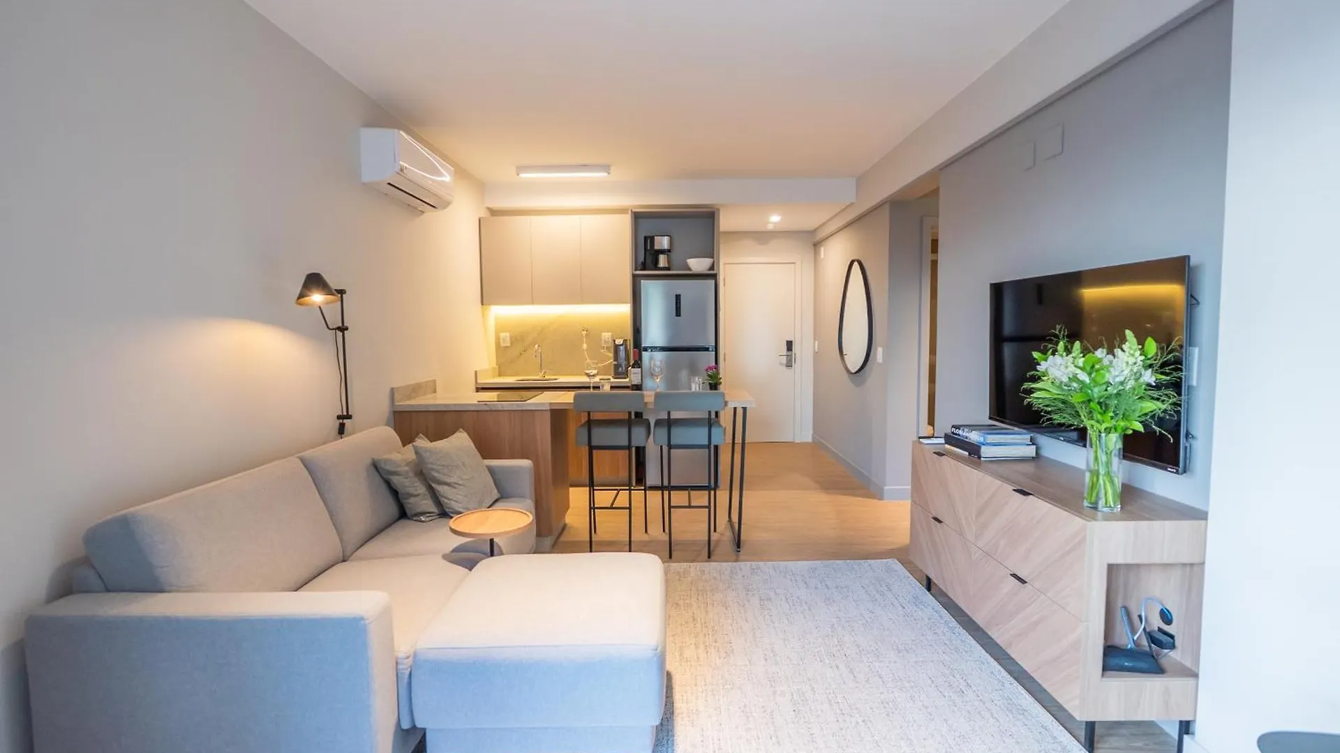 The Bridge By Xtay - Estudio Completo Com Wi-Fi Rapido, Piscina E Academia, No Centro フロリアノポリス