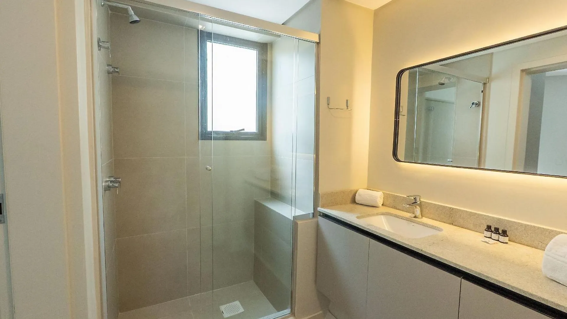 The Bridge By Xtay - Estudio Completo Com Wi-Fi Rapido, Piscina E Academia, No Centro 0*, フロリアノポリス ブラジル