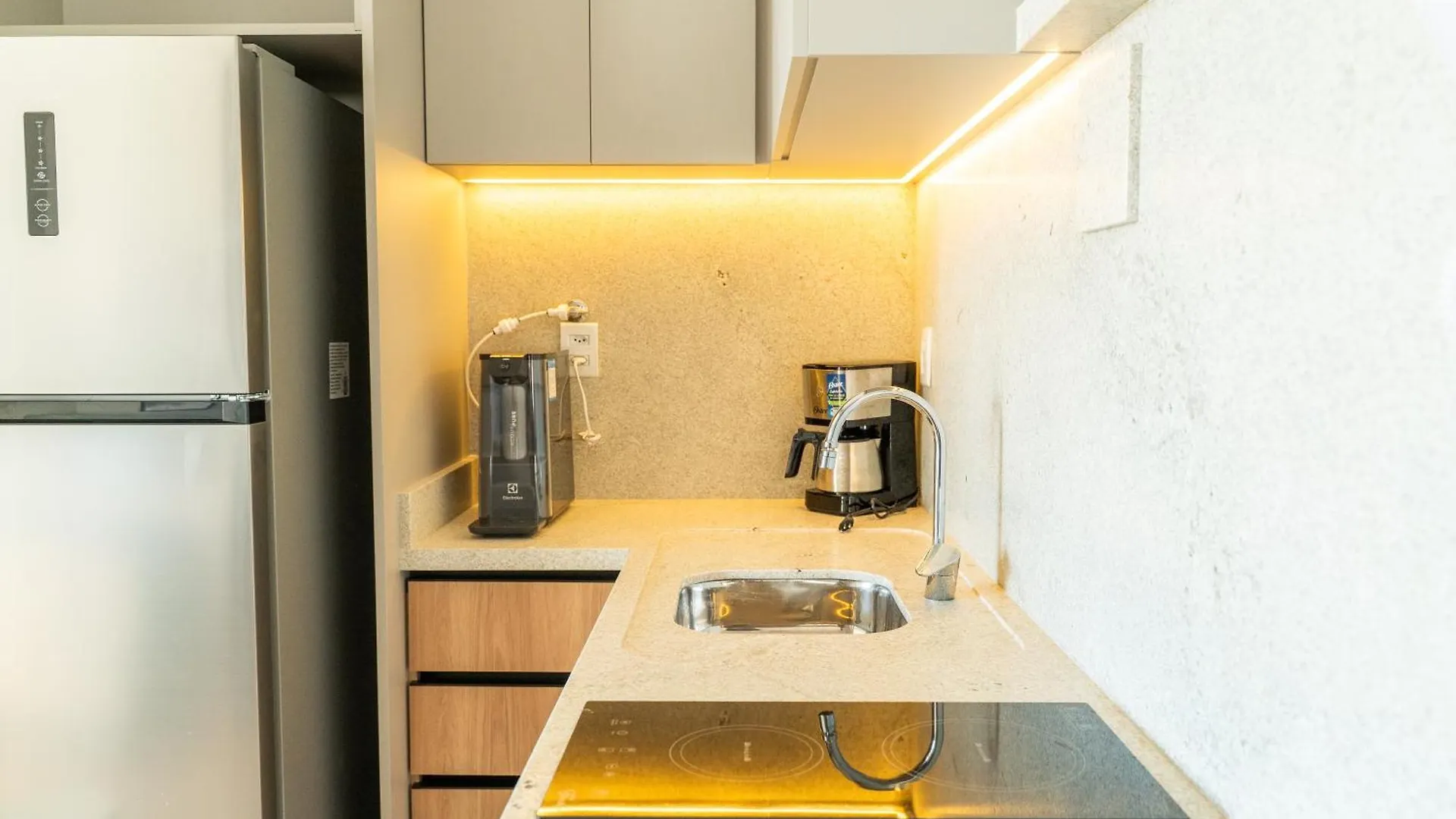 The Bridge By Xtay - Estudio Completo Com Wi-Fi Rapido, Piscina E Academia, No Centro 0*, フロリアノポリス ブラジル